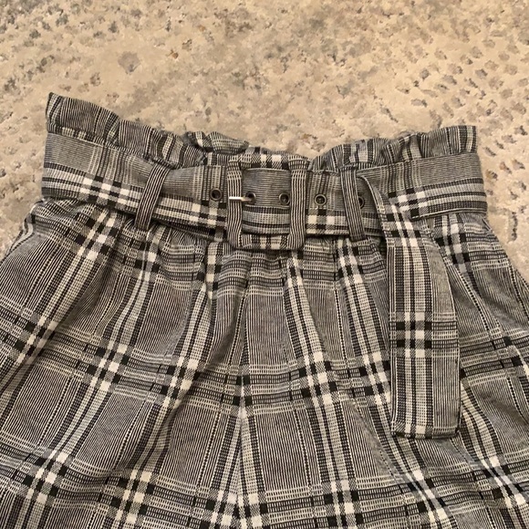 American Eagle Plaid Paper Bag Shorts - Picture 2 of 4